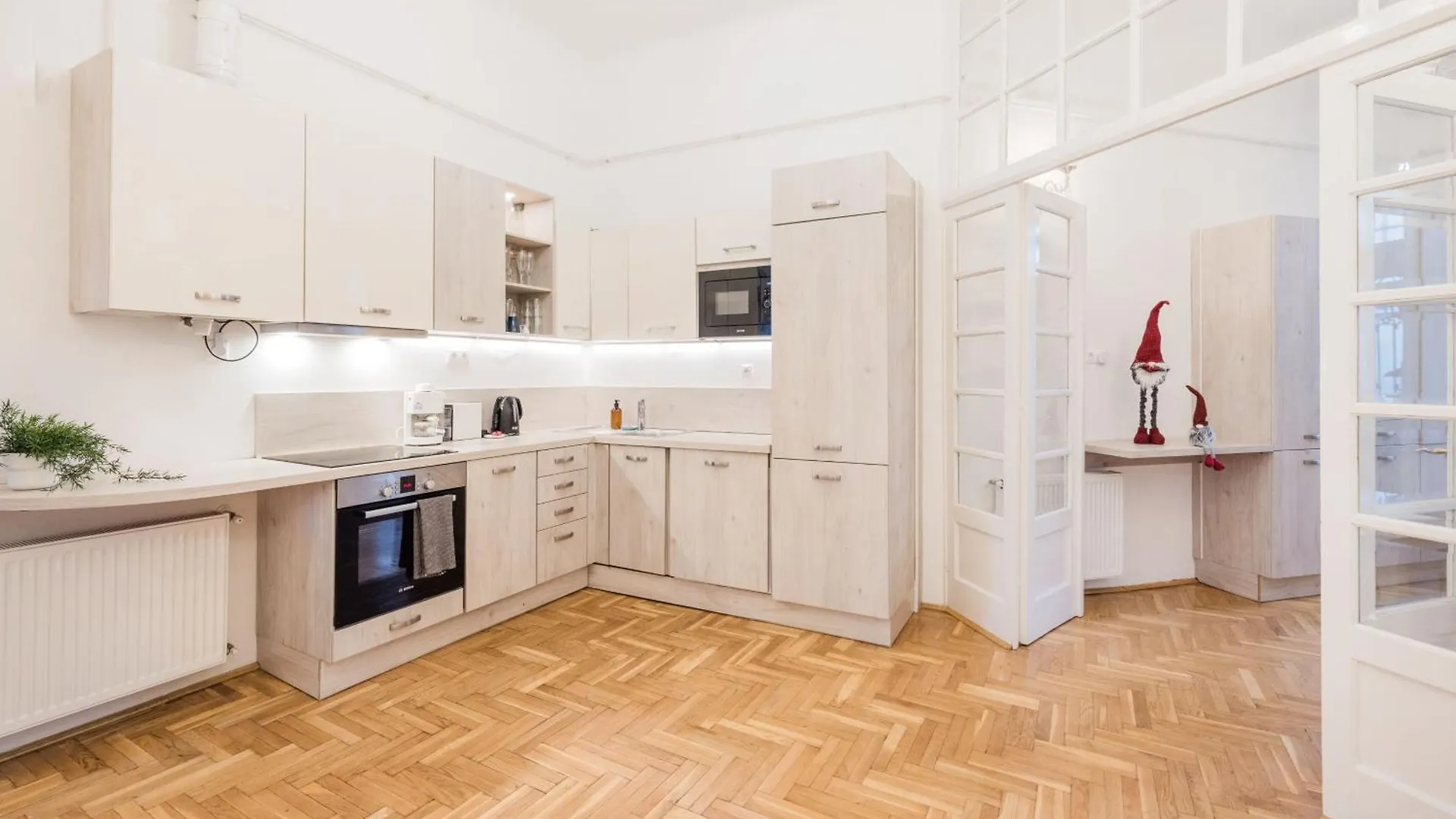 Amazing View Designer Home With Sauna And Jacuzzi 3 Min To Opera House Budapest Apartment